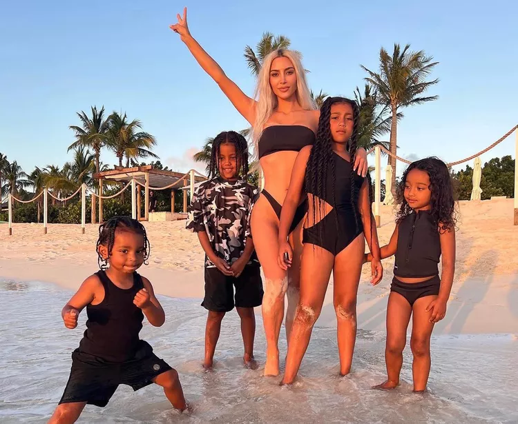 Kim Kardashian with their childrens