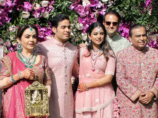 Akash ambani with family