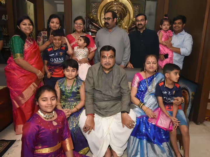 Nitin Gadkari Family