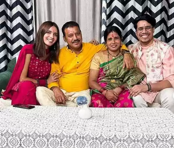 Anshu Bisht Family